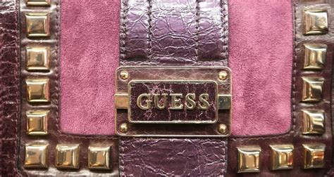 como saber se é falsa bolsa guess|Como identificar una bolsa Guess original .